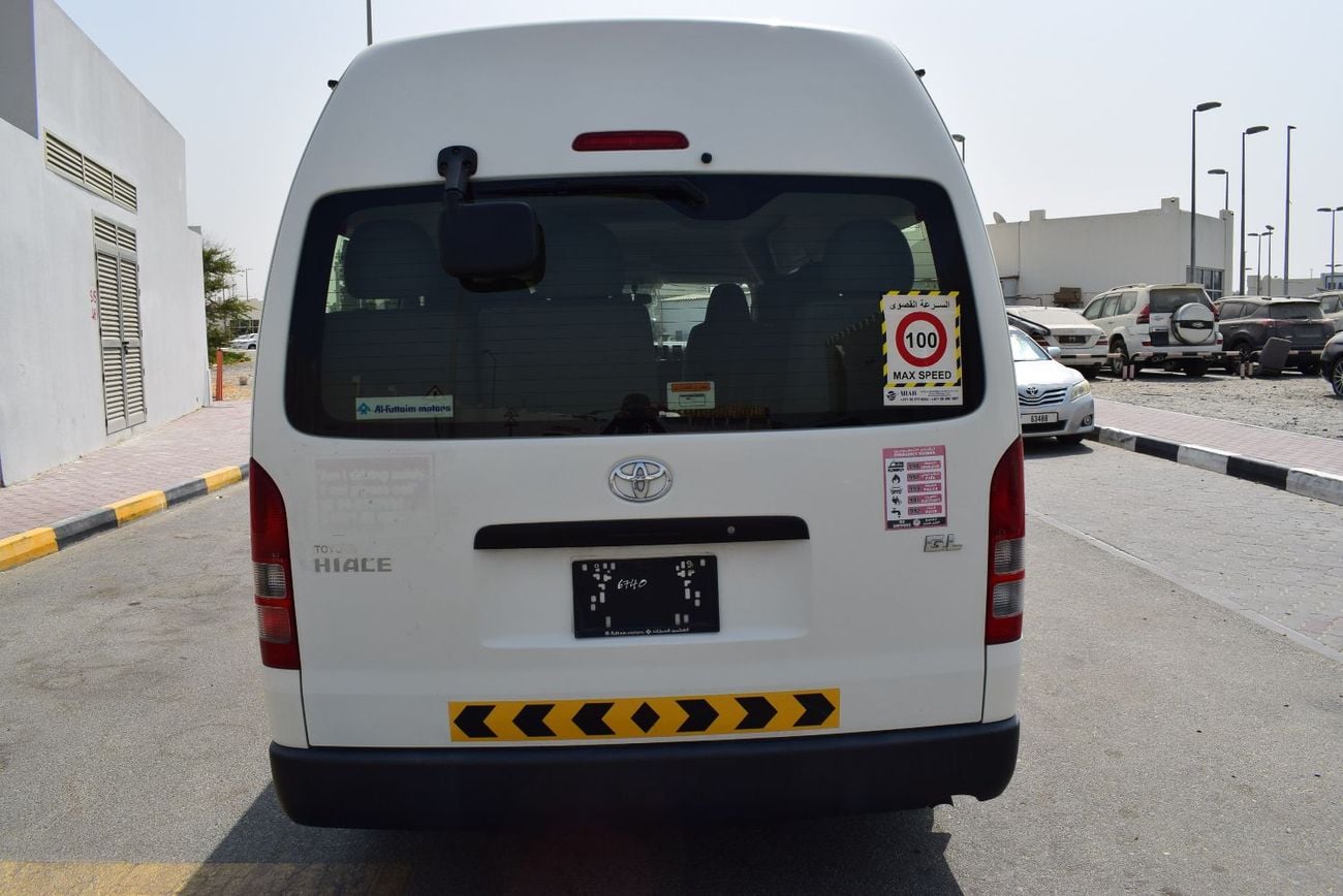 Toyota Hiace GL 13 seater bus, model:2018. Only done 79000 km
