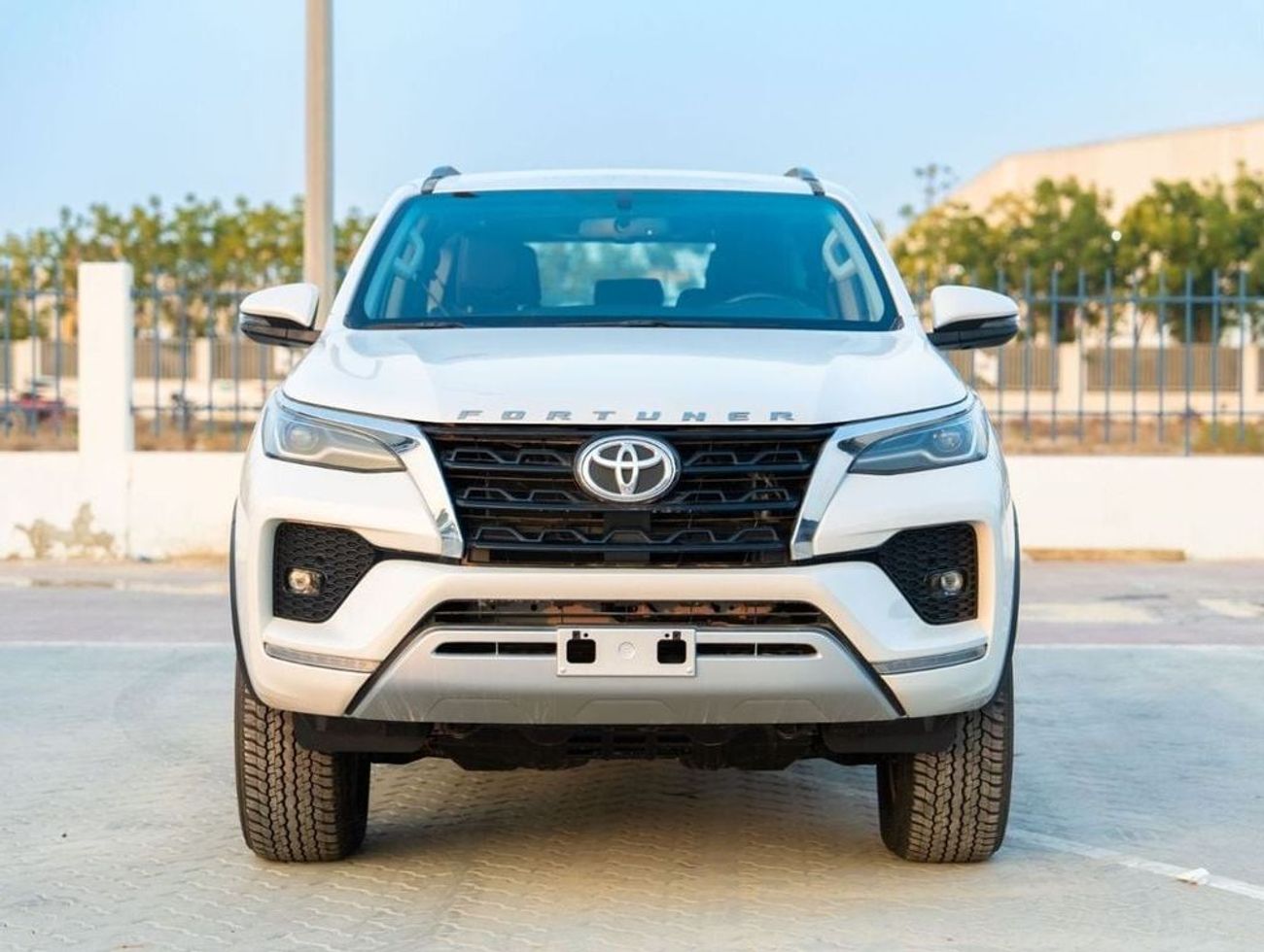 Toyota Fortuner 2024 TOYOTA FORTUNER 4.0 HI - PLATINUM WHITE PEARL inside BLACK | Export Only