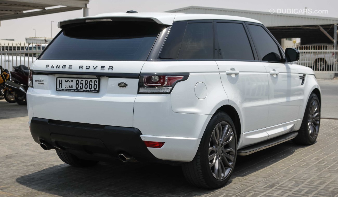 Land Rover Range Rover Sport HSE Amazing clean car with no accidents - GCC Specs