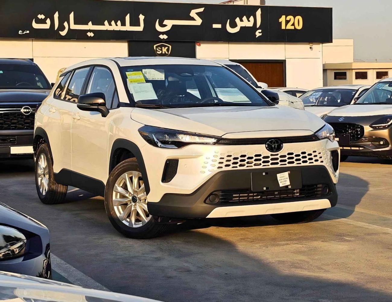 تويوتا كورولا كروس STD (NON GCC) ELITE NEW SHAPE || 2.0L HYBRID V4 | RADAR | LEATHER WITH DRIVER PWR SEAT | SUNROOF (CODE # CRCHCN)