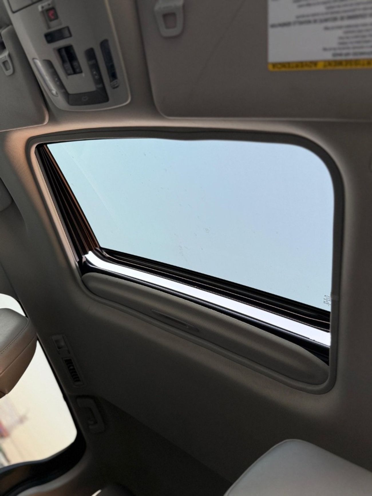 Toyota Sienna XLE Hybrid 2.5