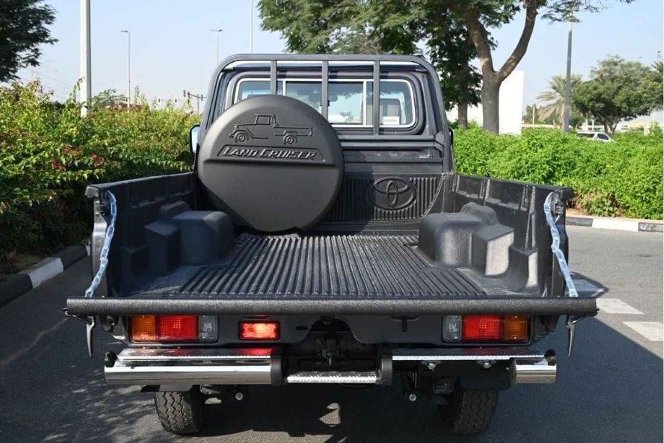تويوتا لاند كروزر بيك آب 2025 TOYOTA LAND CRUISER 79 SINGLE CAB PICKUP DLX V6 4.0L PETROL 4WD AT