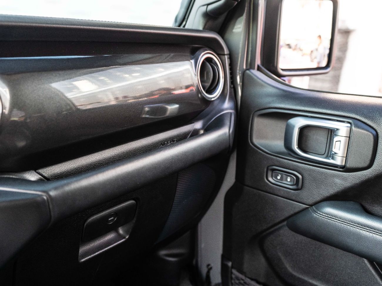 جيب رانجلر Sahara 3.6L A/T (5 Seater)