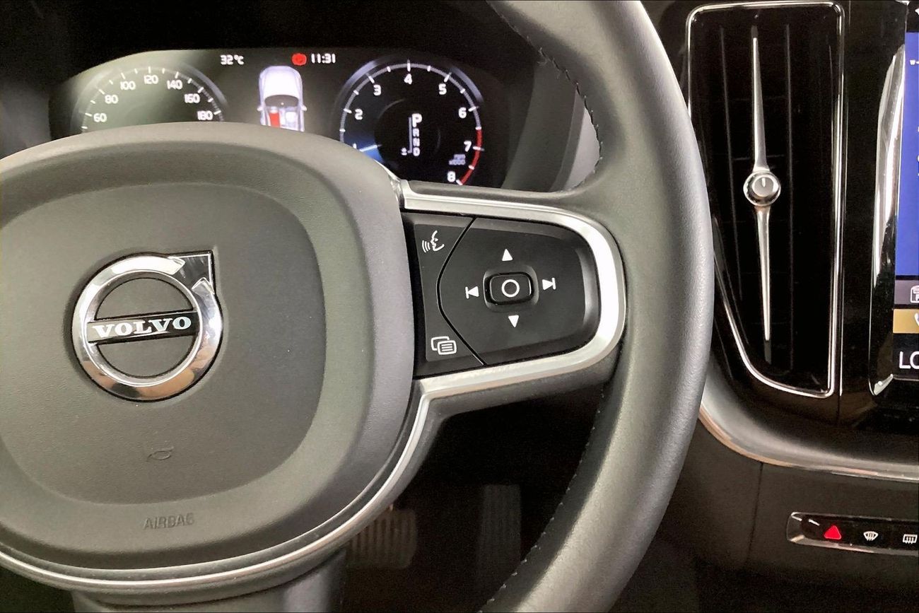 Volvo XC60 T5 Momentum | National Day Celebration | Guaranteed Warranty | 0 Down Payment