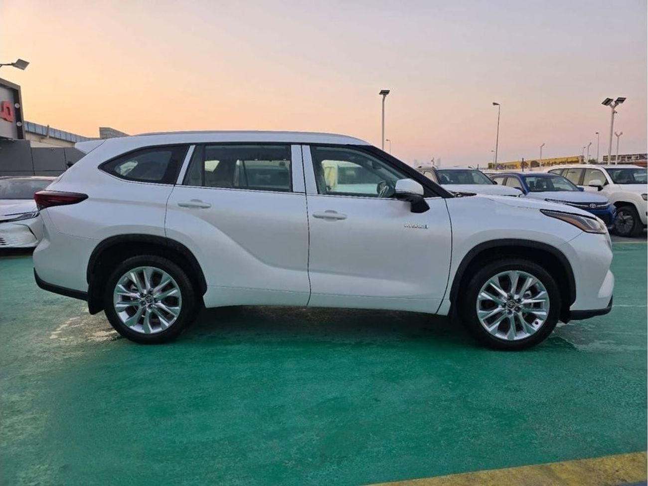 Toyota Highlander 2.5L Hybrid VXR (AWD)