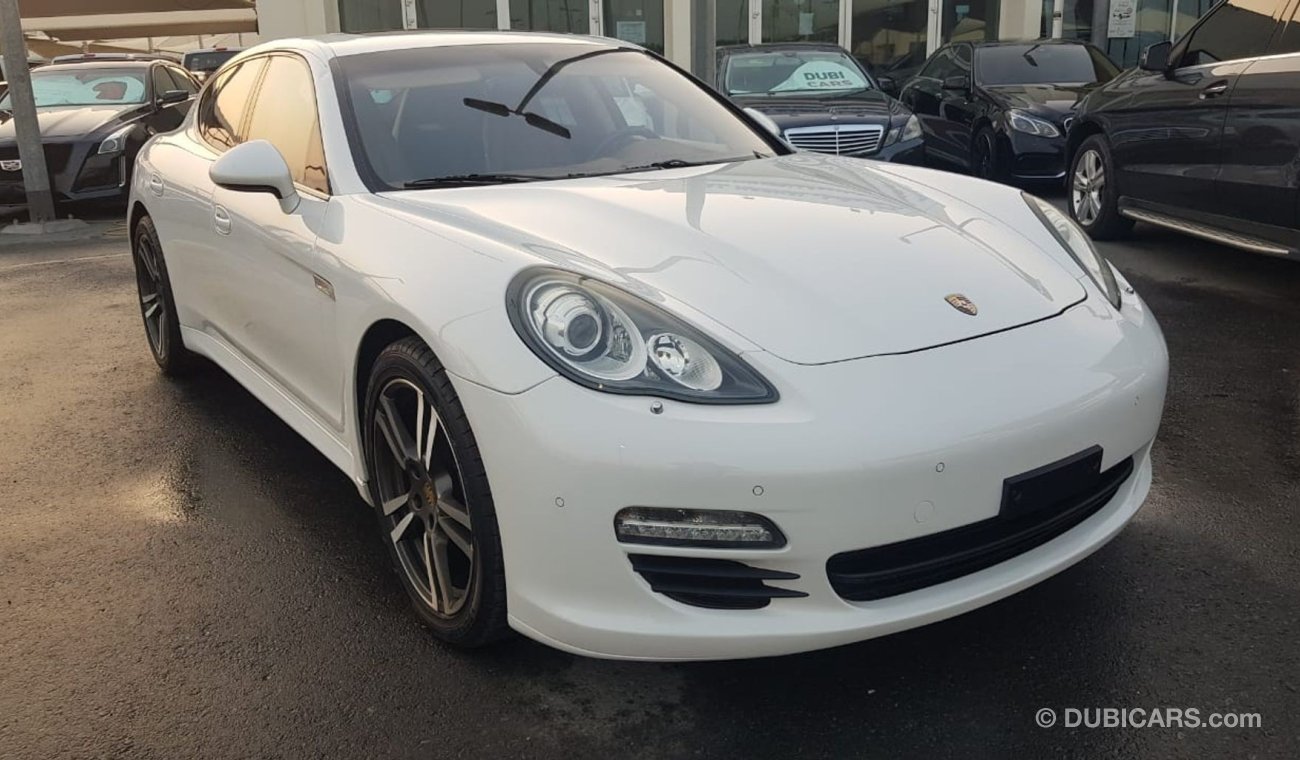 Porsche Panamera 4S Porsche model 2011 GCC car prefect condition full option low mileage excellent sound system low mile