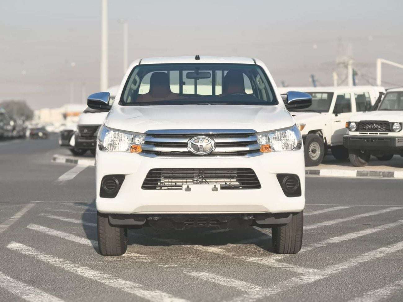 تويوتا هيلوكس DLX,2.4L,4X4,D/CAB,MANUAL WINDOW,MANUAL GEAR,2026MY ( EXPORT ONLY)