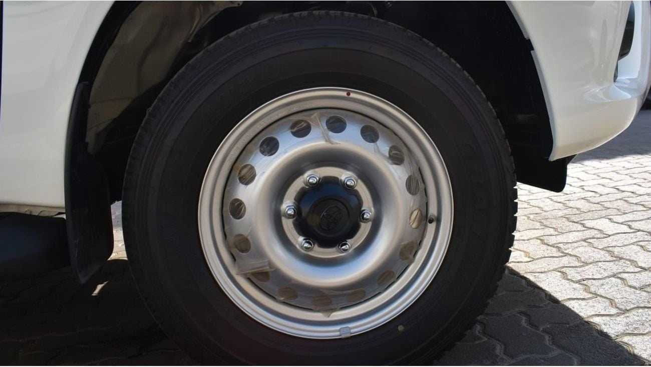 تويوتا هيلوكس TOYOTA HILUX DLX 2.4 PETROL AUTOMATIC 2024 GCC OMAN