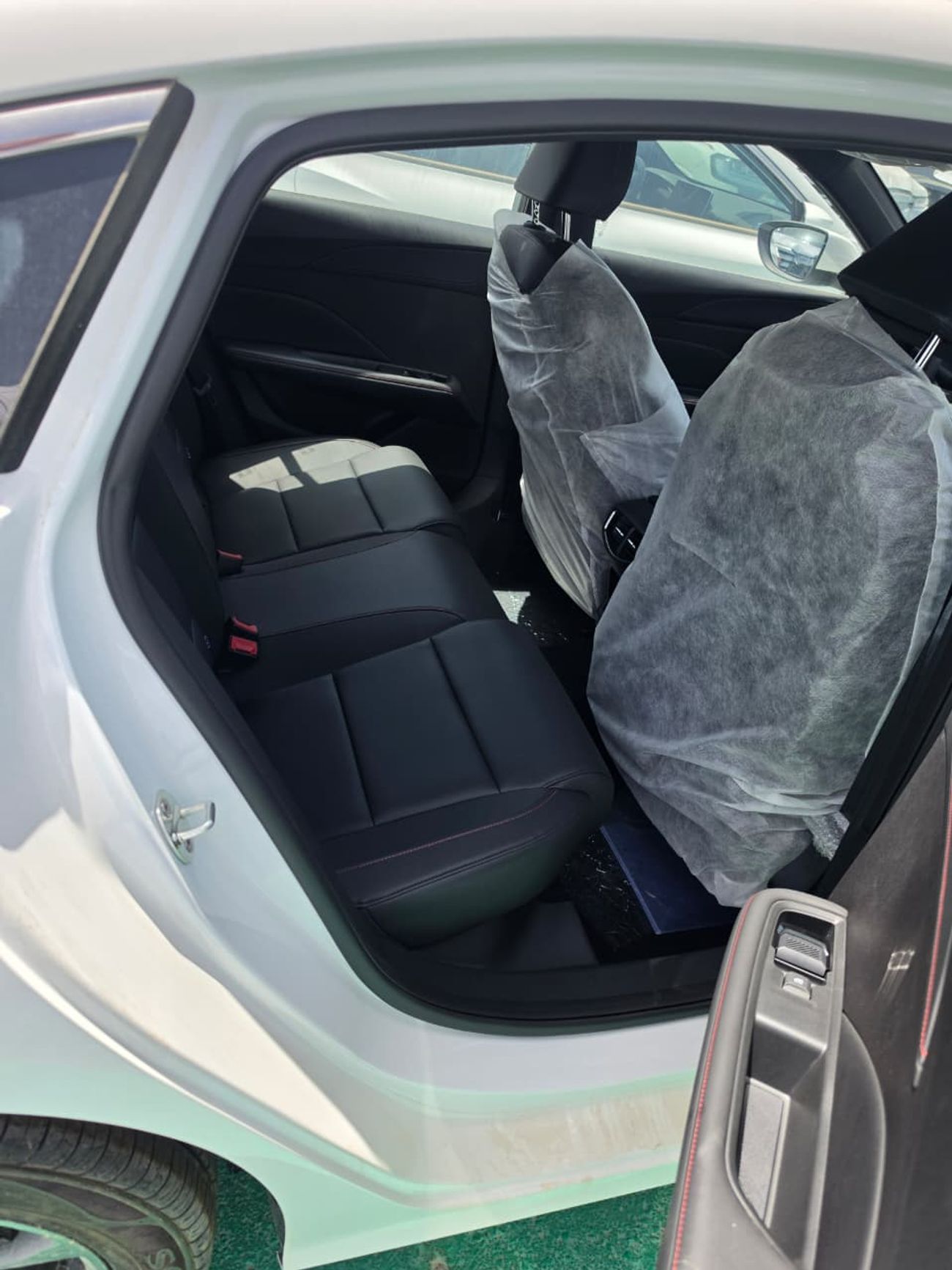 أم جي 5 MG 5 1.5L Luxury Edition 2026 – فئة لكجري | أبيض خارجي | داخلية سوداء