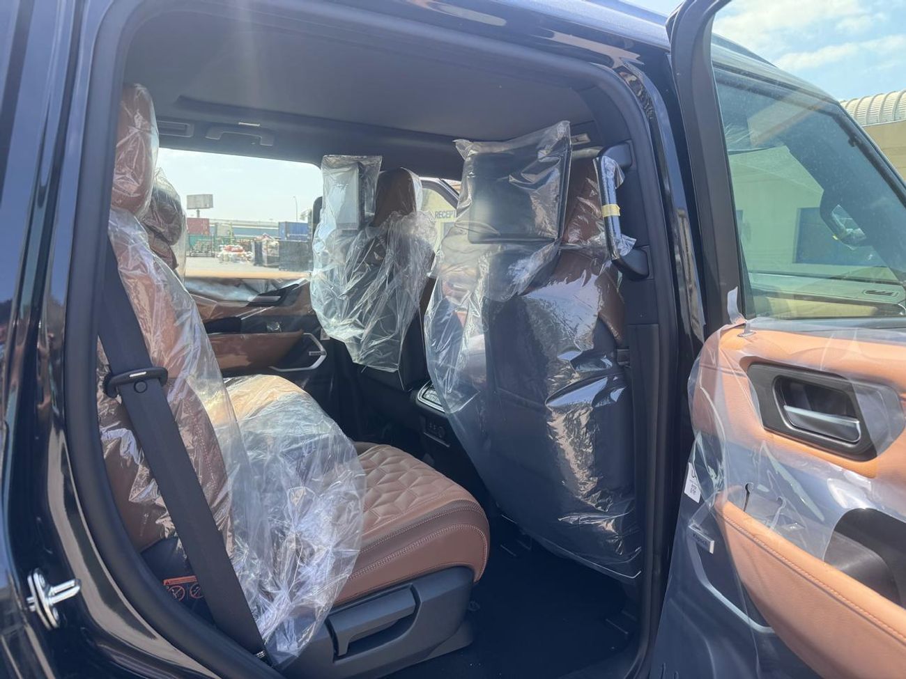 Nissan Patrol SE PLATINUM CITY 3.8L_2026_(BLACK/TAN)