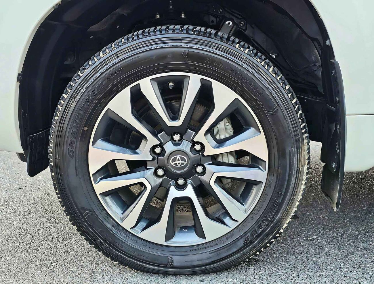 Toyota Prado GXR V6/ SUNROOF/ ORG KMS/ ORG PAINT/ LEATHER SEATS/ 2198 MONTHLY/ LOT# 32638