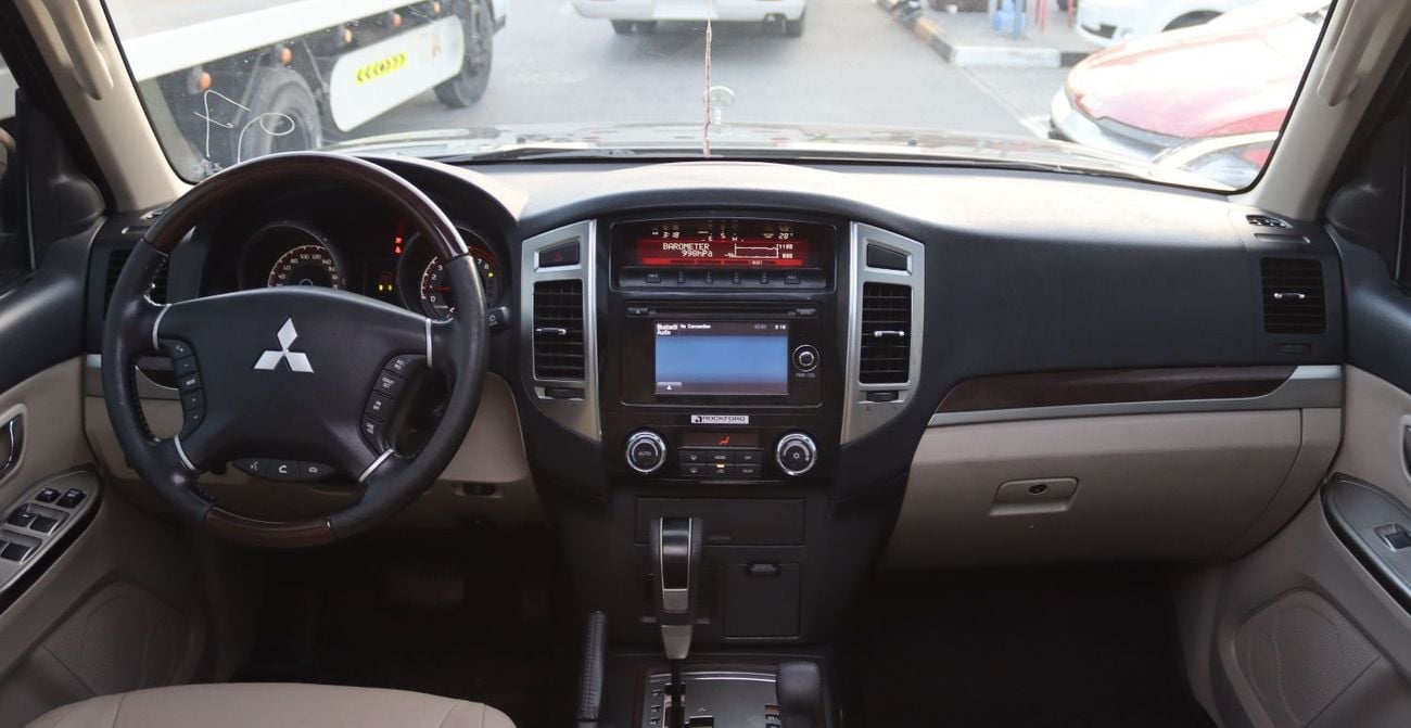 Mitsubishi Pajero GLS 3.5L (189 HP) Mitsubishi Pajero - 2016 - Full Option - GCC - Accident-Free - 3.5L Engine - Excel
