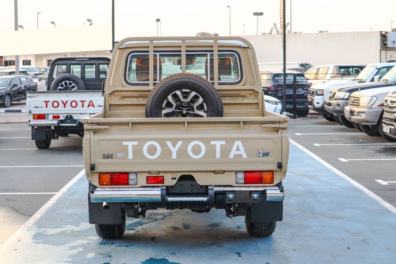 تويوتا لاند كروزر بيك آب Std 4.0L Double Cab Utility 4WD
