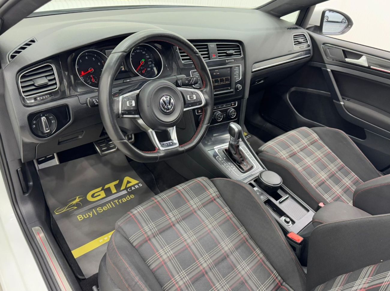 فولكس واجن جولف GTI 2016 Volkswagen Golf GTI, Service History, Excellent Condition, GCC
