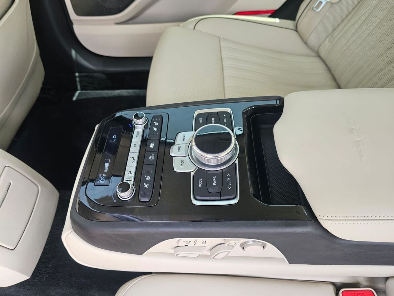 جينيسس G90 Royal 5.0L (410 HP)