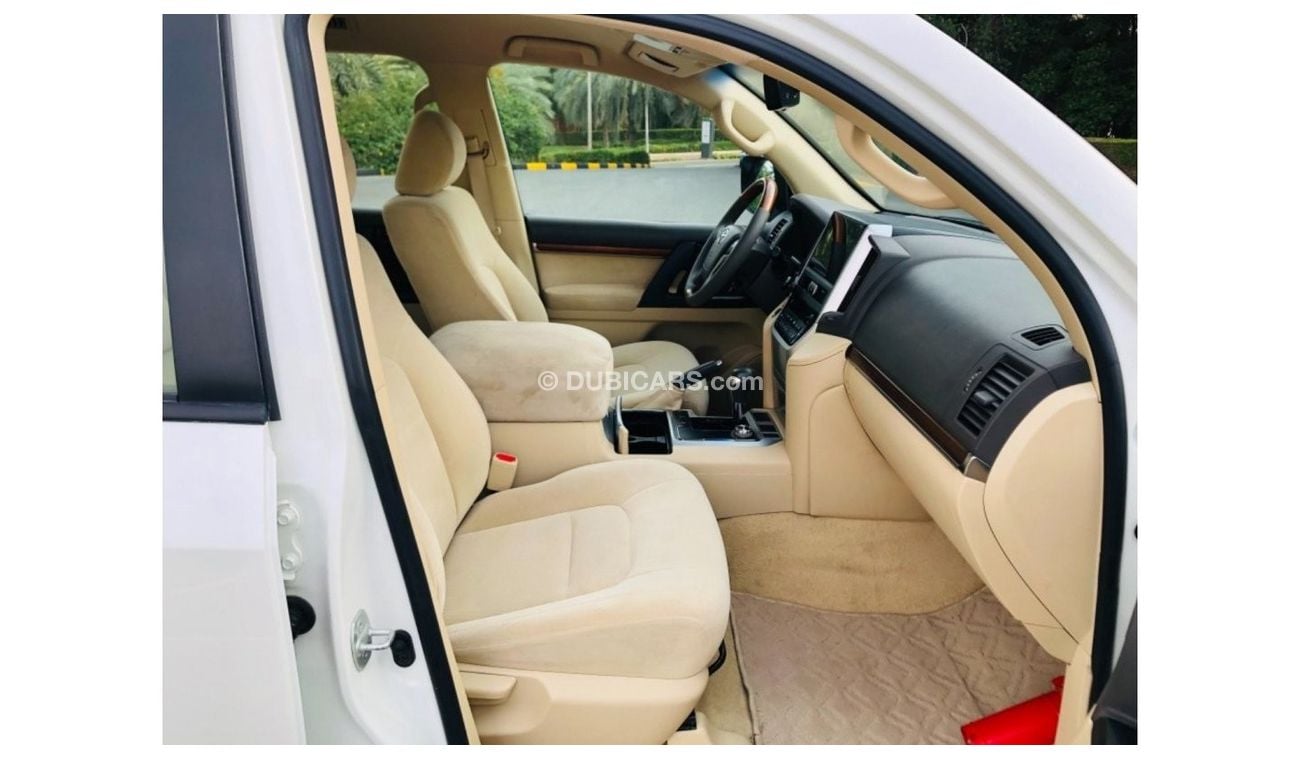 Toyota Land Cruiser GXR MODEL 2016 GCC CAR PERFECT CONDITION INSIDE AND OUTSIDE FULL ELECTRIC CONTROL STEERING CONTROL B