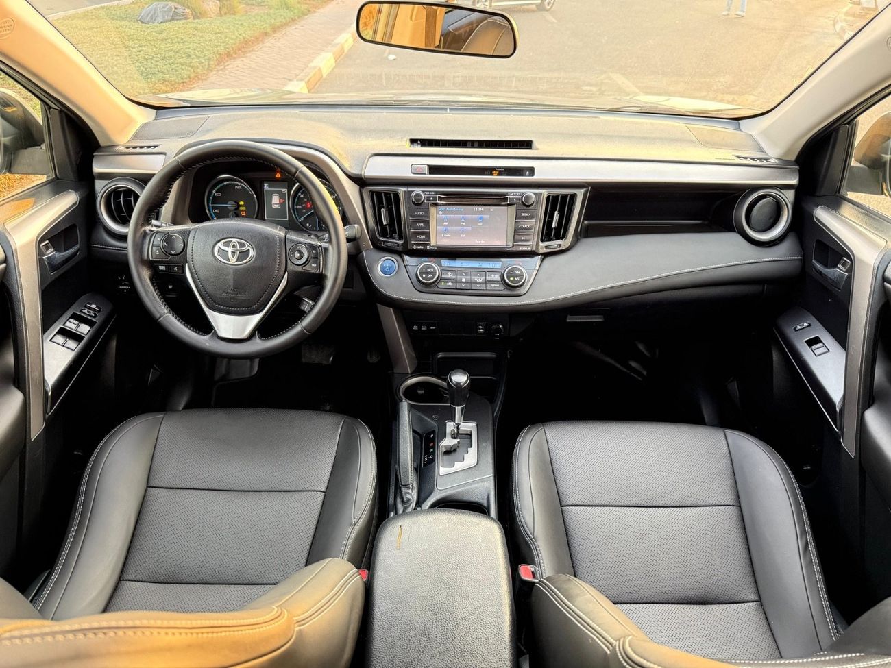 تويوتا راف ٤ Hybrid XLE 2.5 L full option