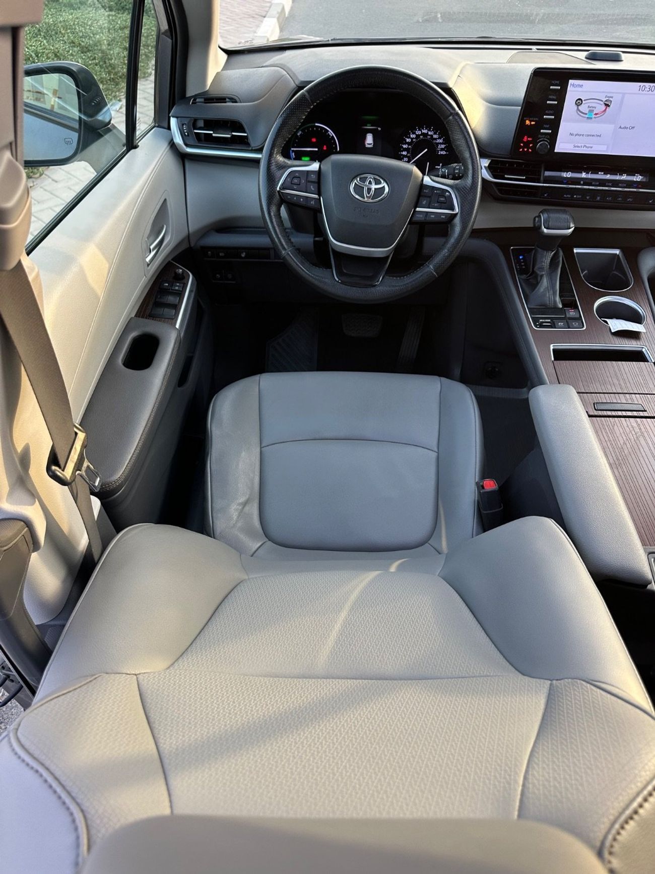Toyota Sienna XLE Hybrid Sunroof Full Option 2022