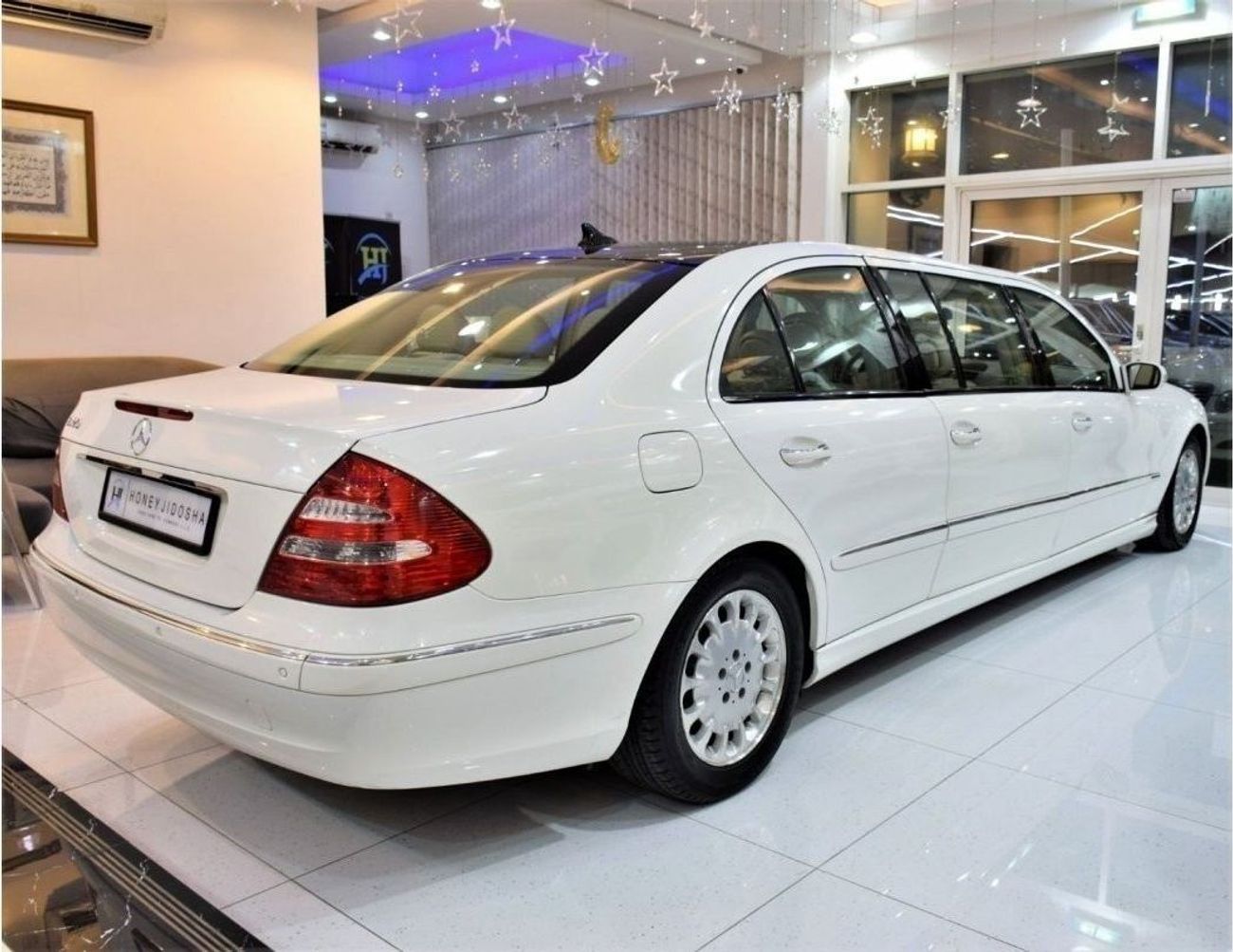 مرسيدس بنز E 320 EXCELLENT DEAL for our Mercedes Benz E320 ELEGANCE ( LIMOUSINE ) 2003 Model!! in White Color! GCC Sp