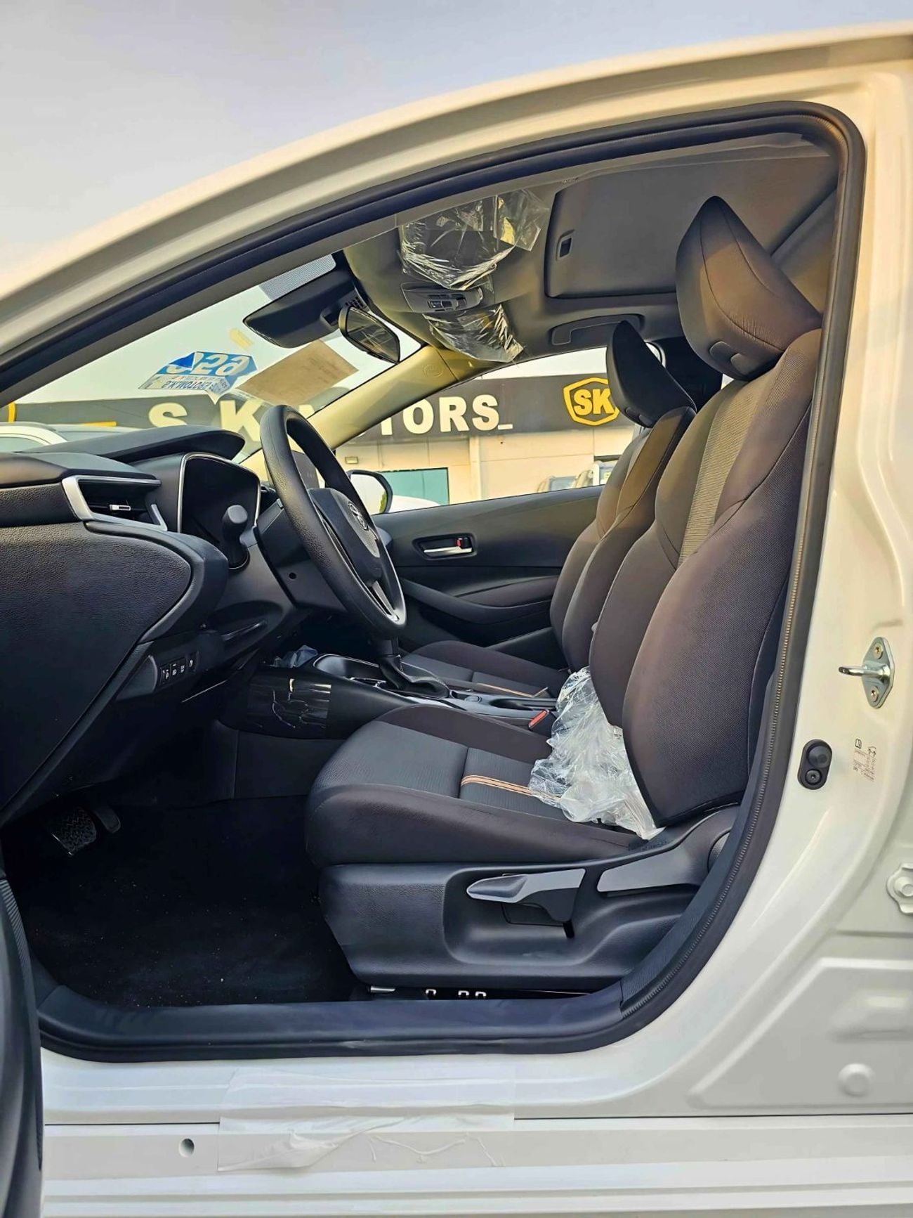 Toyota Levin STD (NON GCC) LUXURY HYBRID / 1.8L PETROL A/T / SUNROOF / REAR CAMERA (CODE # LL18HEV)