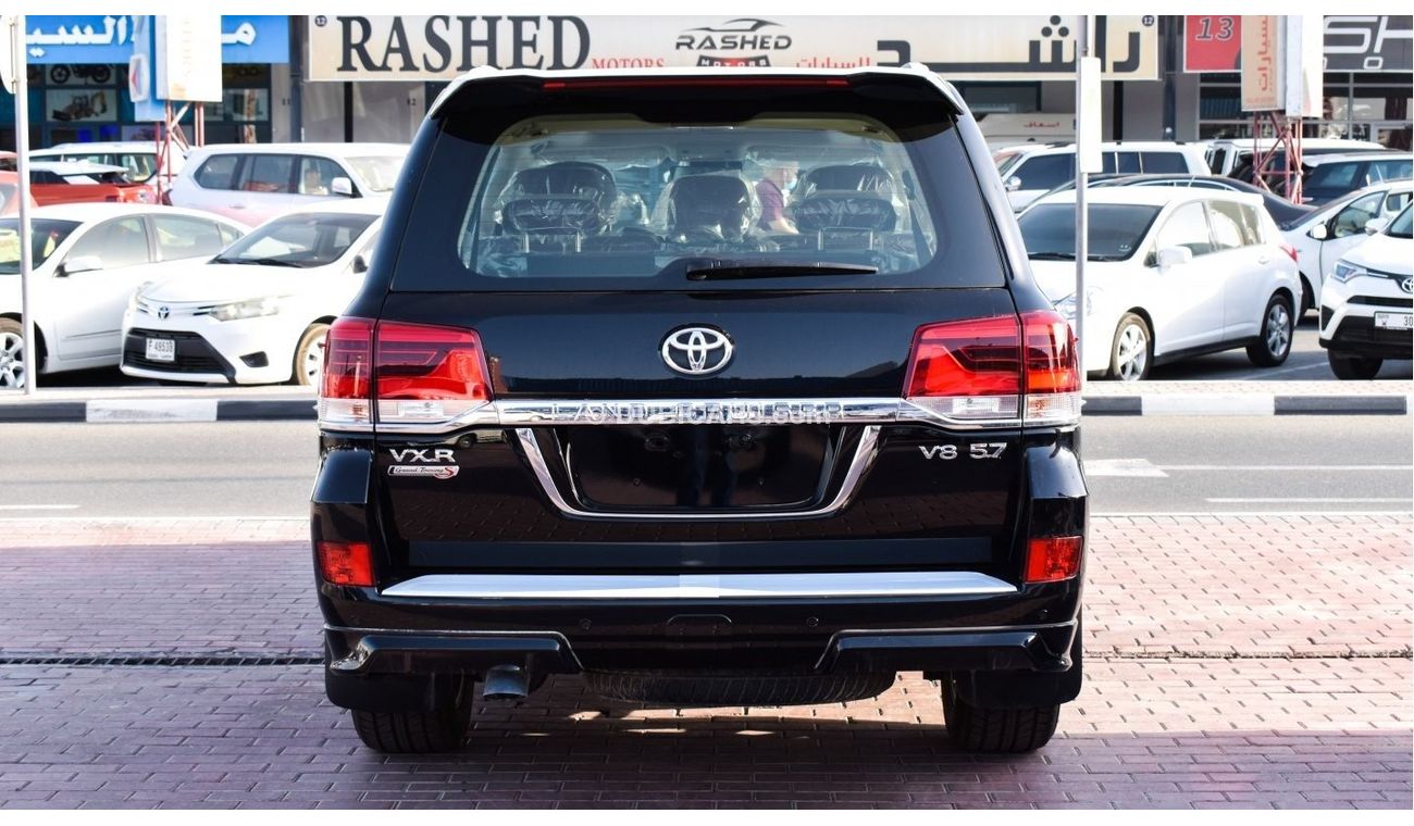 تويوتا لاند كروزر VXR Grand Touring S 5.7 V8 فقط للتصدير