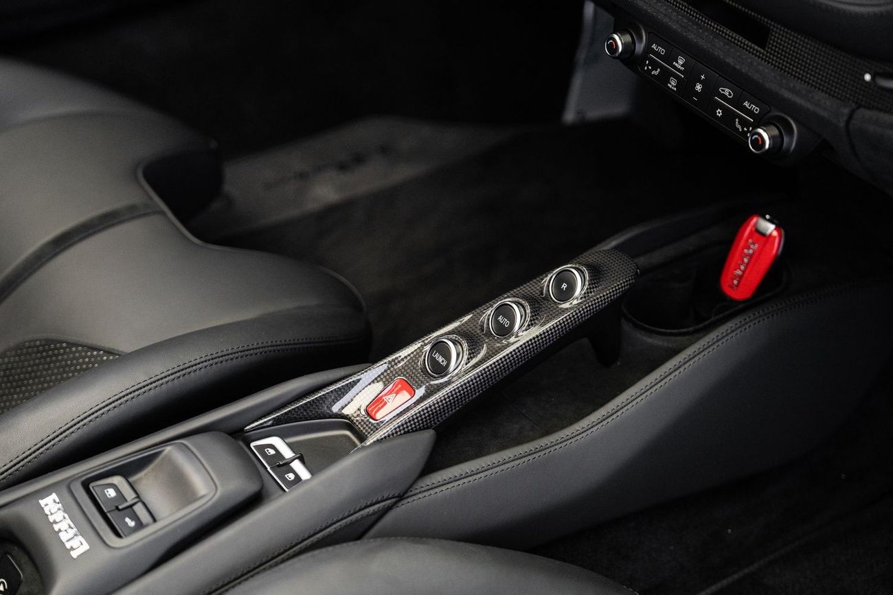 Ferrari F8 Spider 3.9T V8