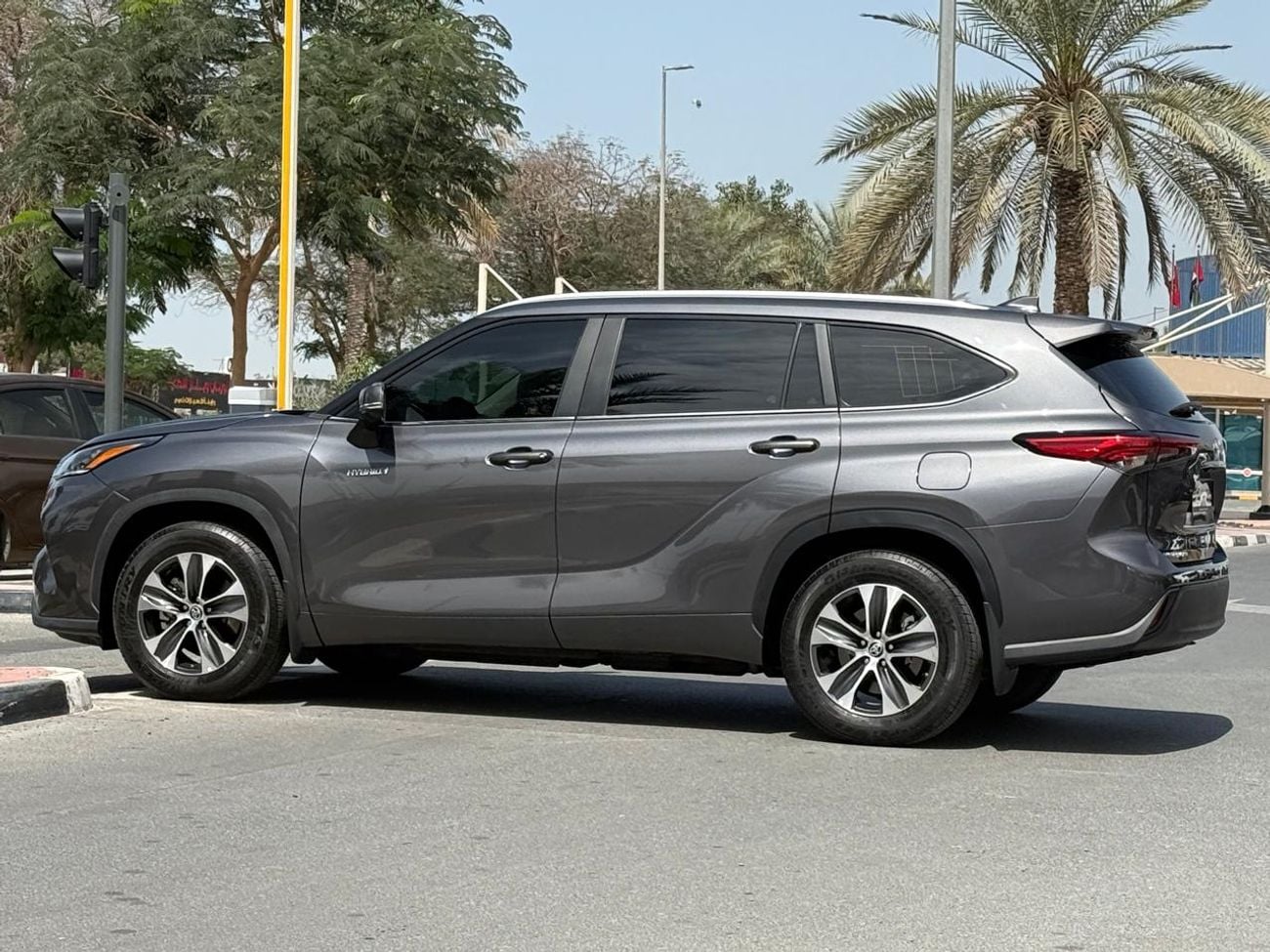 تويوتا هايلاندر 2.5L Hybrid GXR (AWD)
