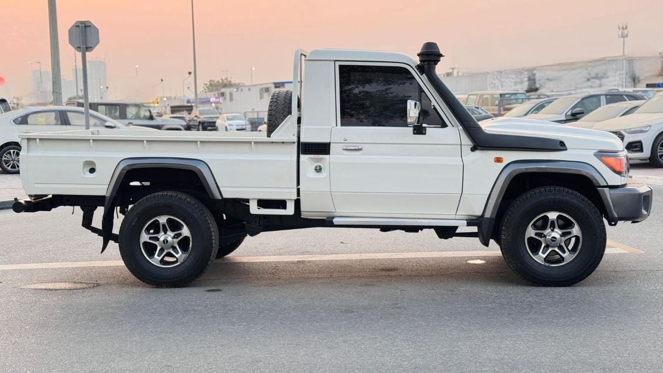 Toyota Land Cruiser Pick Up SINGLE CABIN | 4.5L DIESEL | MANUAL TRANSMISSION | RHD | 2010