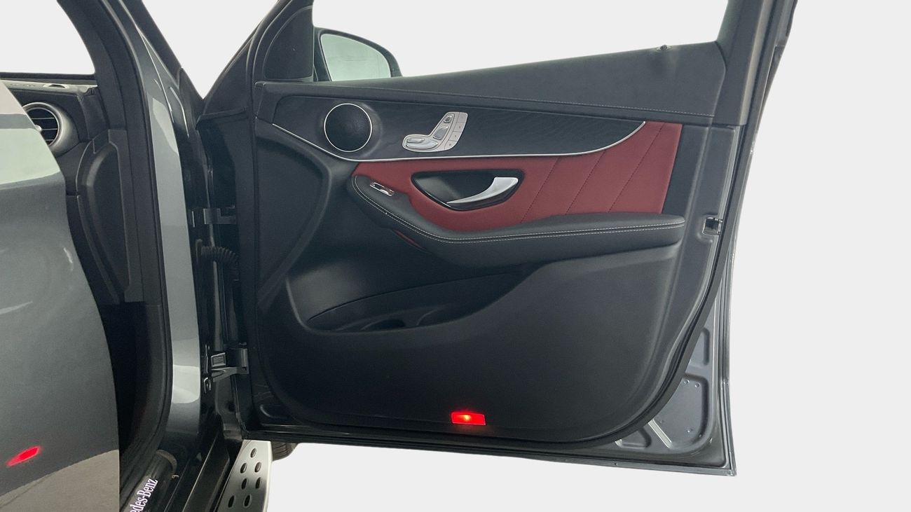 Mercedes-Benz GLC 300 Premium + 2.0L Premium + | Guaranteed Warranty | 0 Down Payment