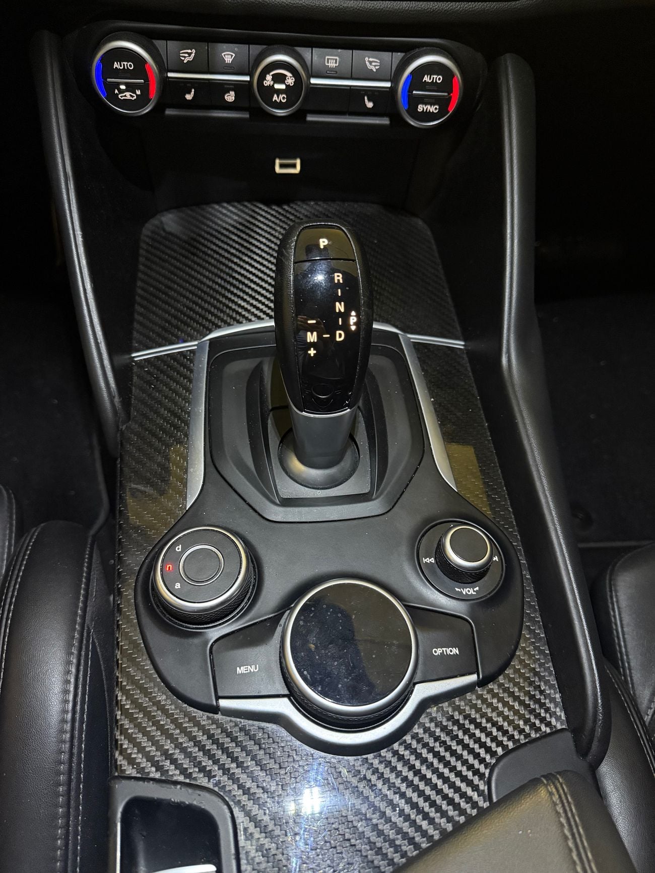 ألفا روميو جوليا Veloce 2.0L AWD