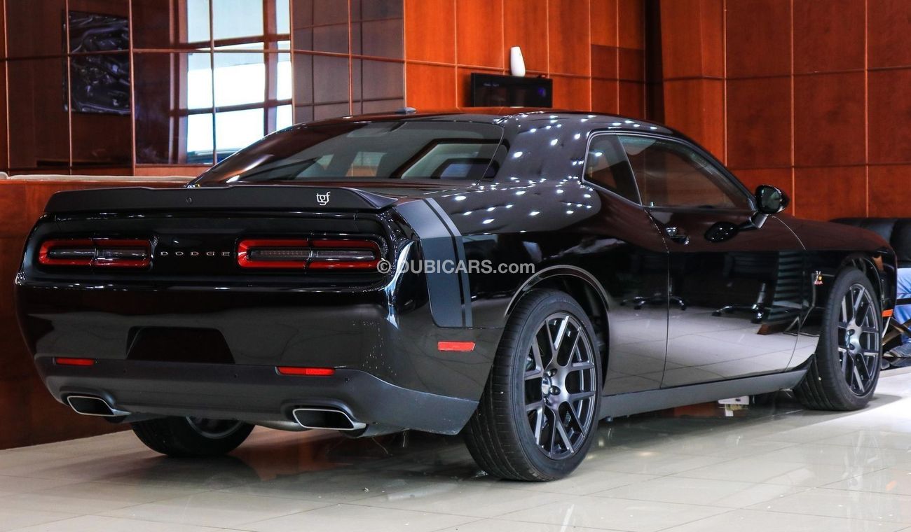 Dodge Challenger 6.4 L HEMI