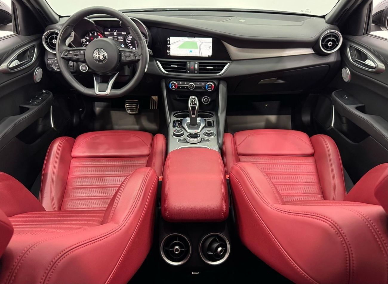 ألفا روميو جوليا Veloce Q2 2023 Alfa Romeo Giulia Veloce Q2, 2028 Alfa Romeo Warranty + Service Pack, Very Low Kms, G