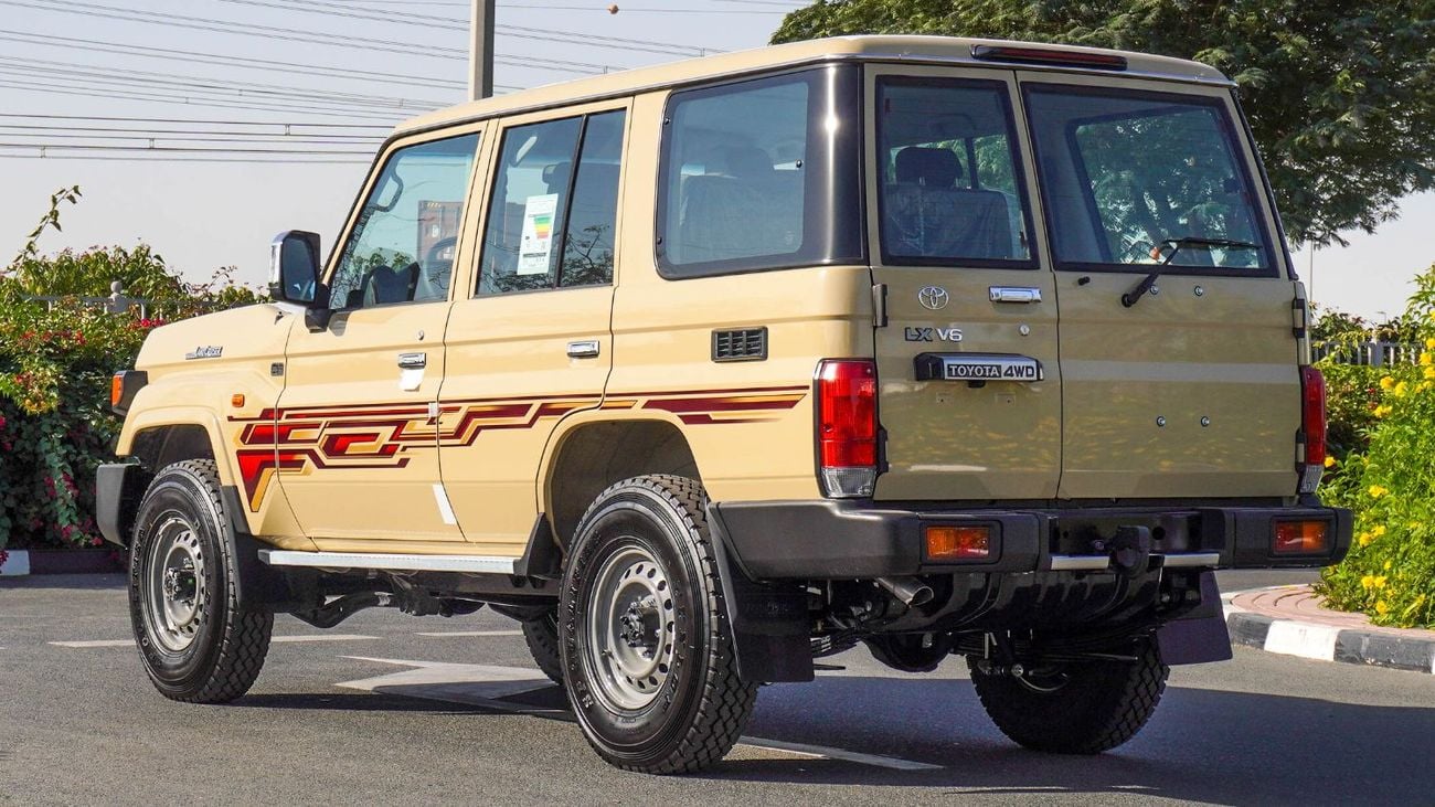 تويوتا لاند كروزر 70 ECT0062 - Toyota Land Cruiser Hardtop 5 Doors - 4.0L Petrol Manual - Beige - LX