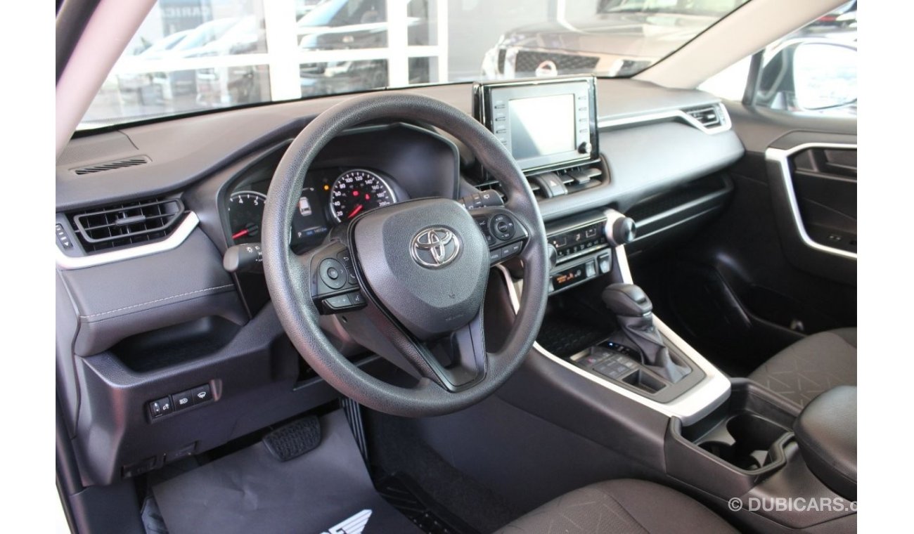 Toyota RAV4 LE