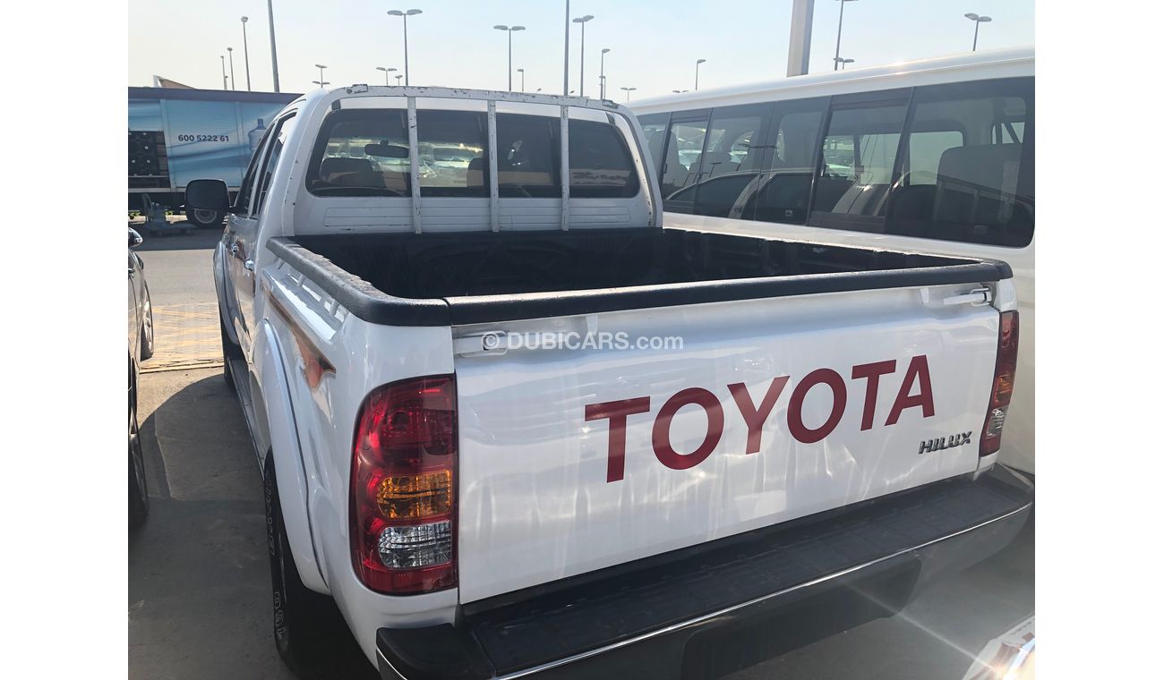 تويوتا هيلوكس Toyota Hilux D/c pick up 4x4,A/T,model:2010. Excellent condition