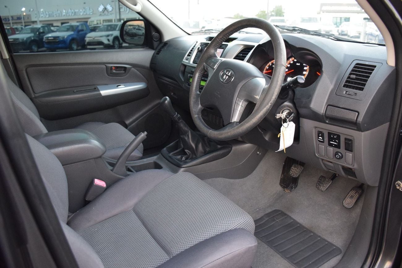 تويوتا هيلوكس DLX 4x4 Diesel 3.0L Right Hand (Export Only)
