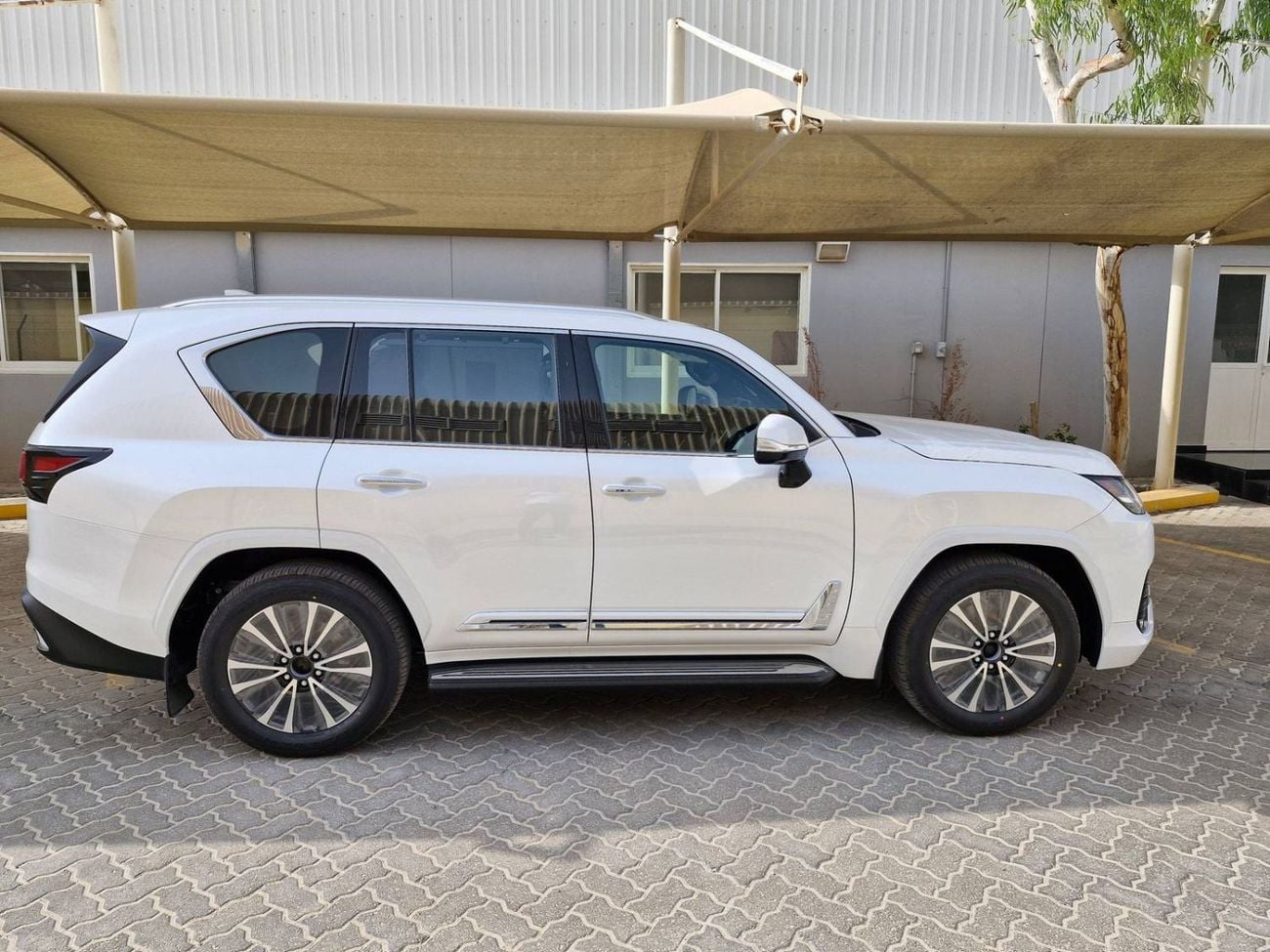 Lexus LX 700h 2026 LEXUS LX700h 3.5L 25-SPEAKERS ML URBAN 20"ALLOY 7-SEATS GCC BRAND NEW 0KM
