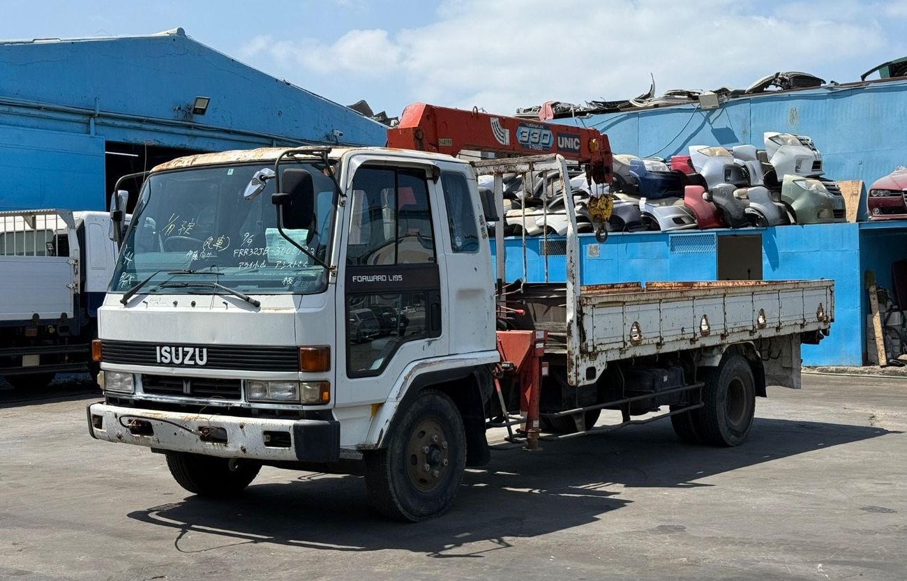 Isuzu Forward Unic Crane 330