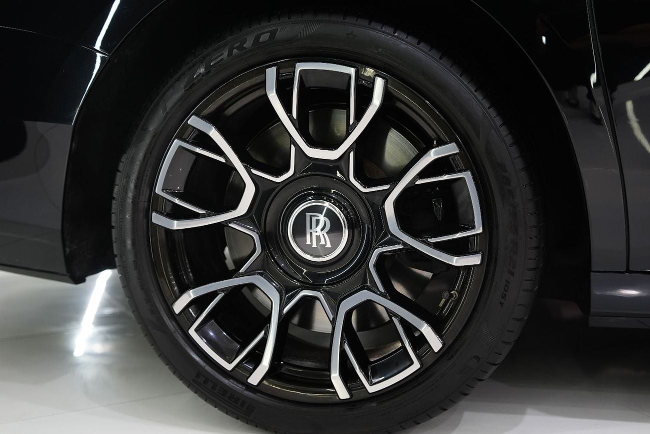 رولز رويس جوست Black Badge, Rear Entertainment, Bespoke Audio, Starlight, Dealer Warr + Serv!!