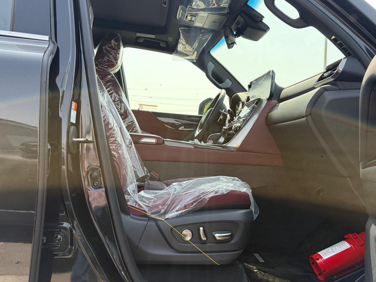 لكزس LX 700h SIGNATURE لكزس LX700H سيجنتشر || نظام ركن آلي | محرك هجين V6 سعة 3.5 لتر | كاميرا 360 درجة | فتحة سقف | مقاعد