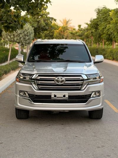 تويوتا لاند كروزر VXR