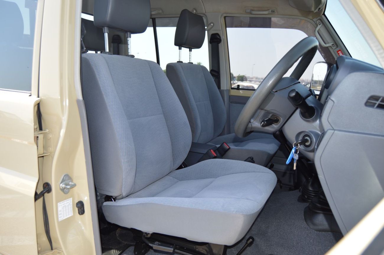 Toyota Land Cruiser Pick Up Perfect inside and outside