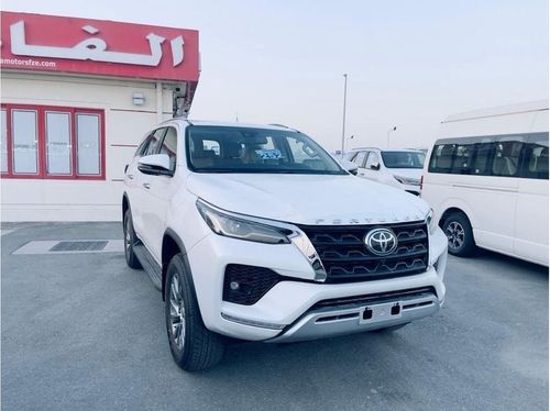 تويوتا فورتونر TOYOTA FORTUNER 2.8L DIESEL 4WD SR5 2024 MODEL (with radar and 360 degree cameras)