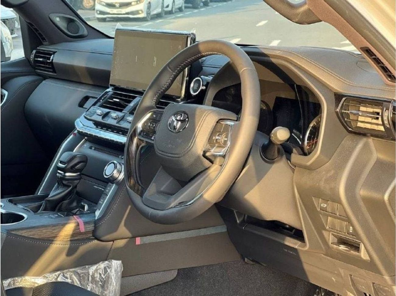 Toyota Land Cruiser VXR (RHD) 3.5L PTR A/T // 2023 // FULL OPTION WITH 360 CAMERA , MEMORY & LEATHER SEATS , RIGHT HAND