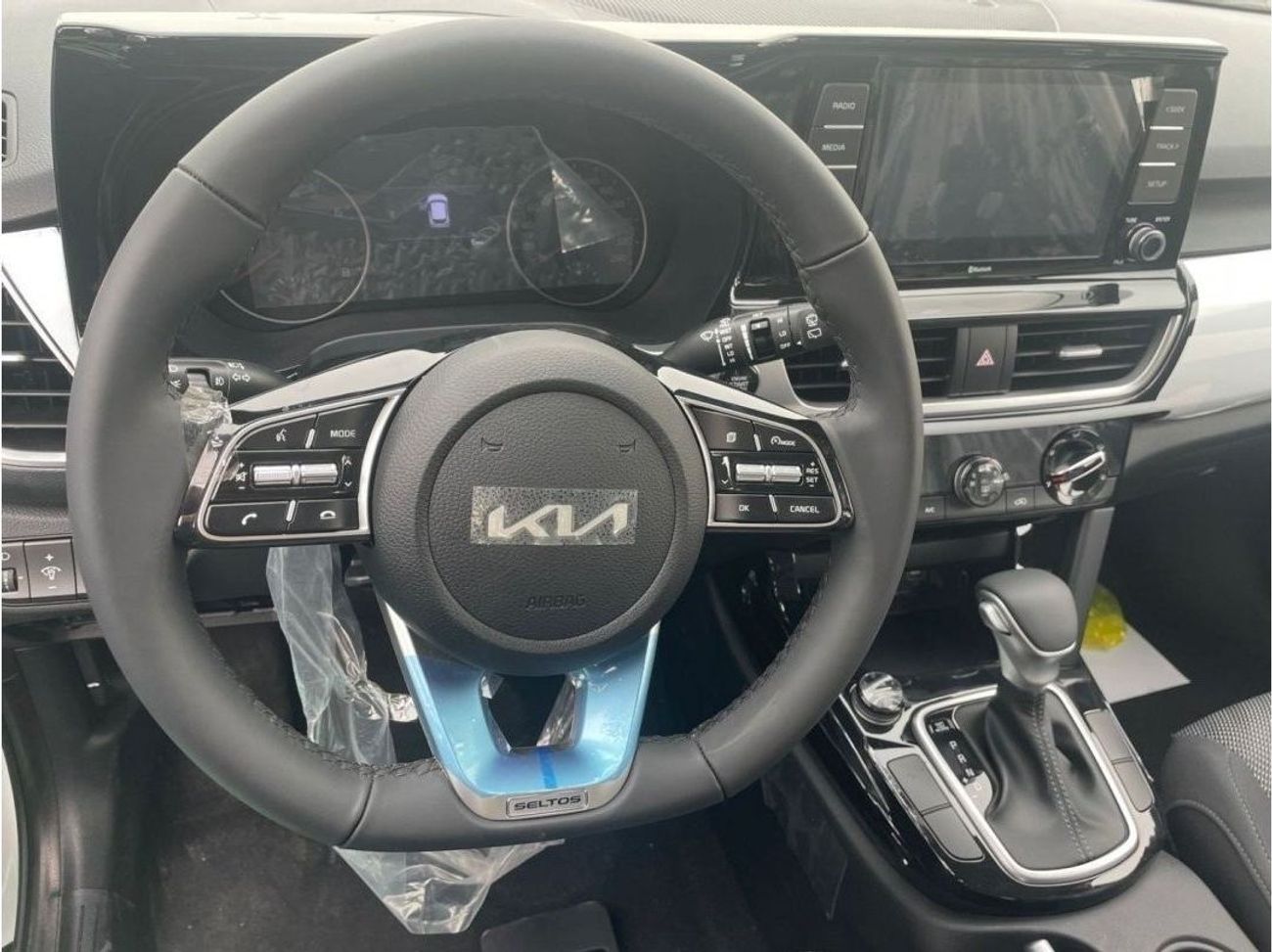 Kia Seltos 1.6 engine   with sun  roof push start 2024