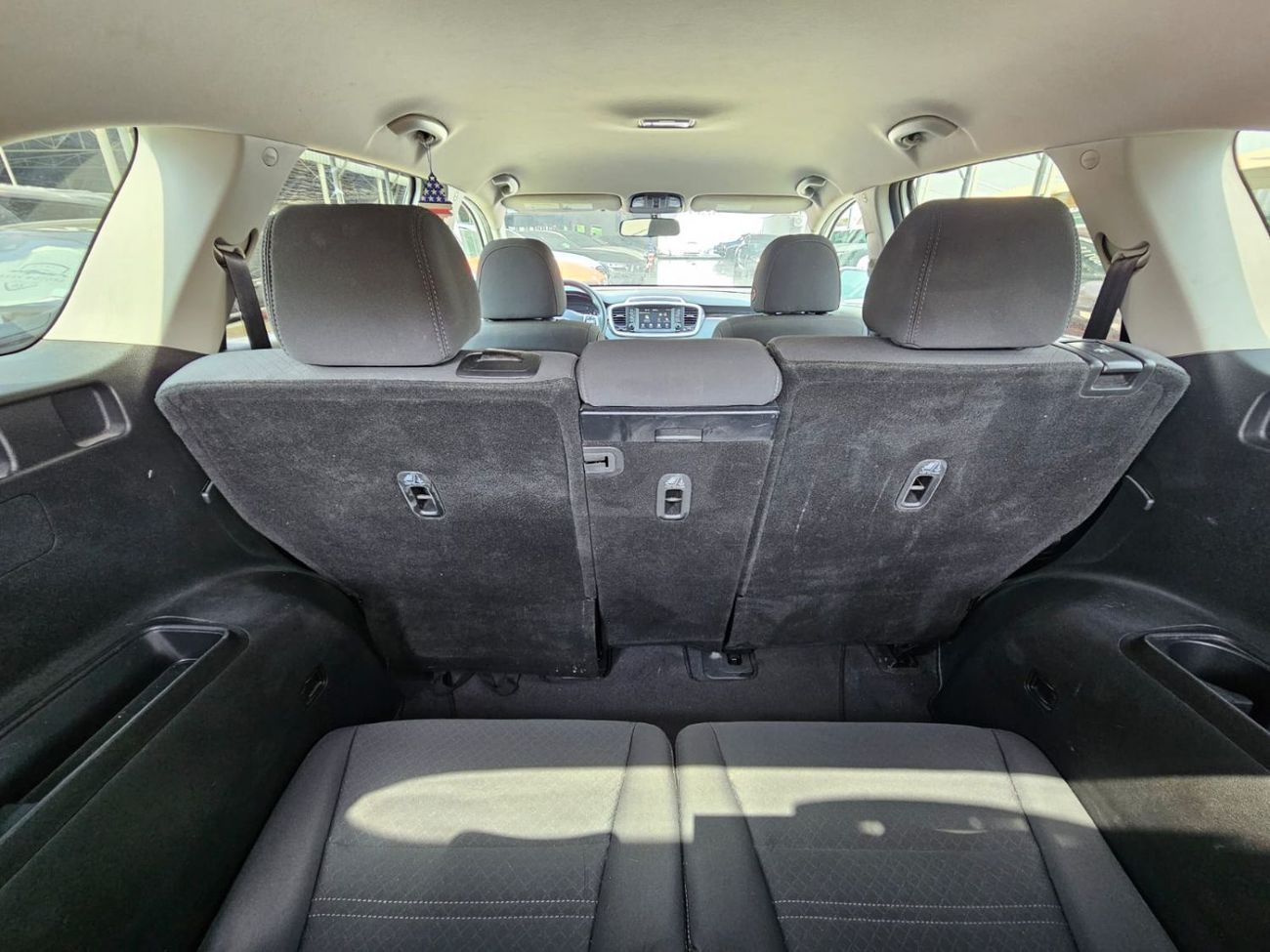 Kia Sorento Base 3.3L FWD