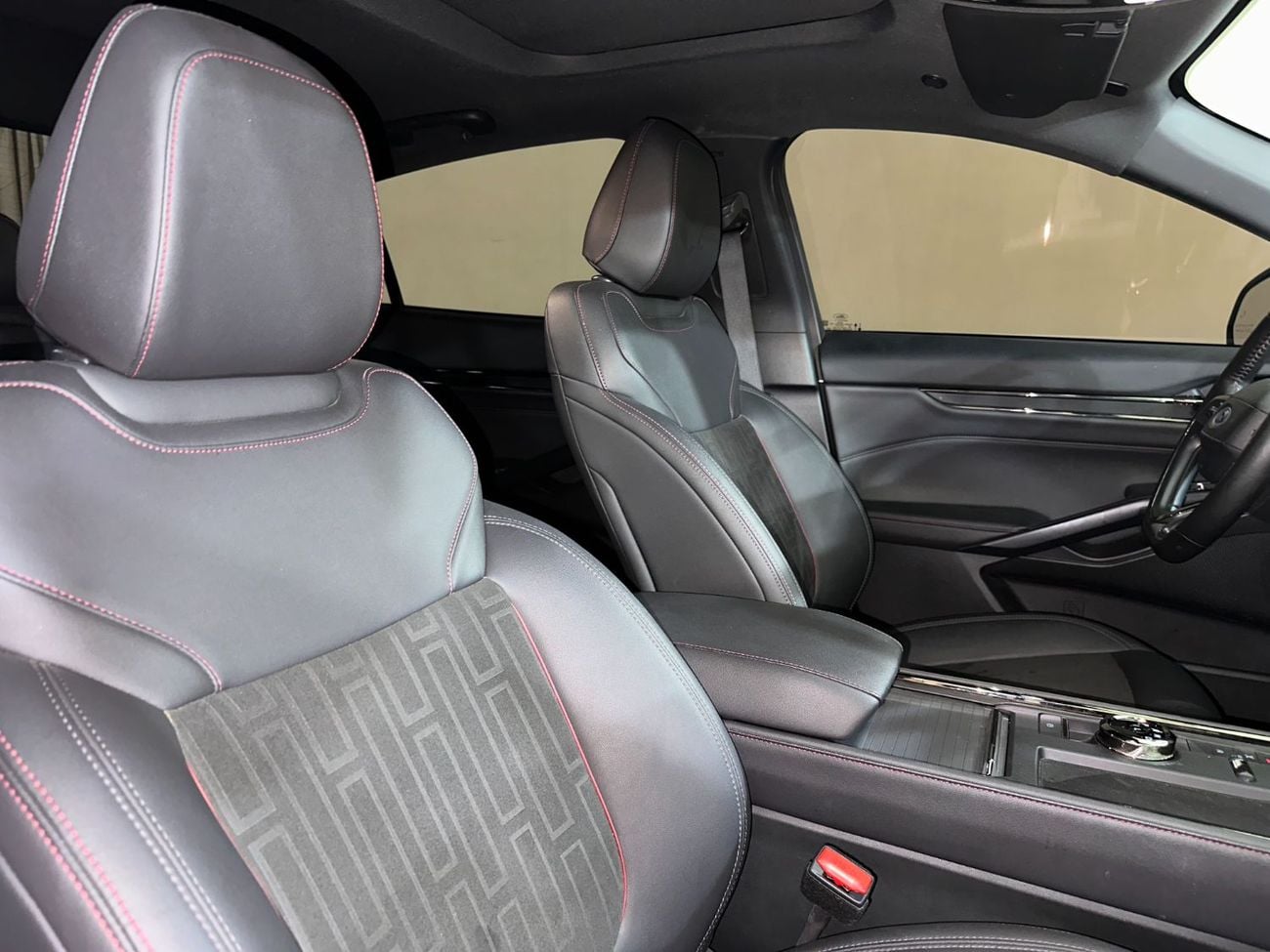 Ford Taurus TREND / AL TAYER MOTORS AL QOUZ SHOWROOM
