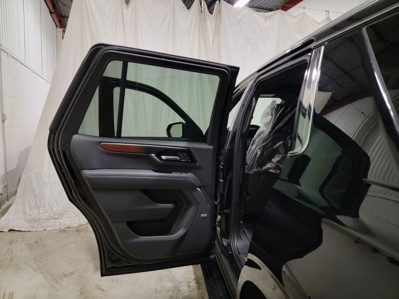 جي أم سي يوكون Denali With Captain Seats  6.2L Brand New