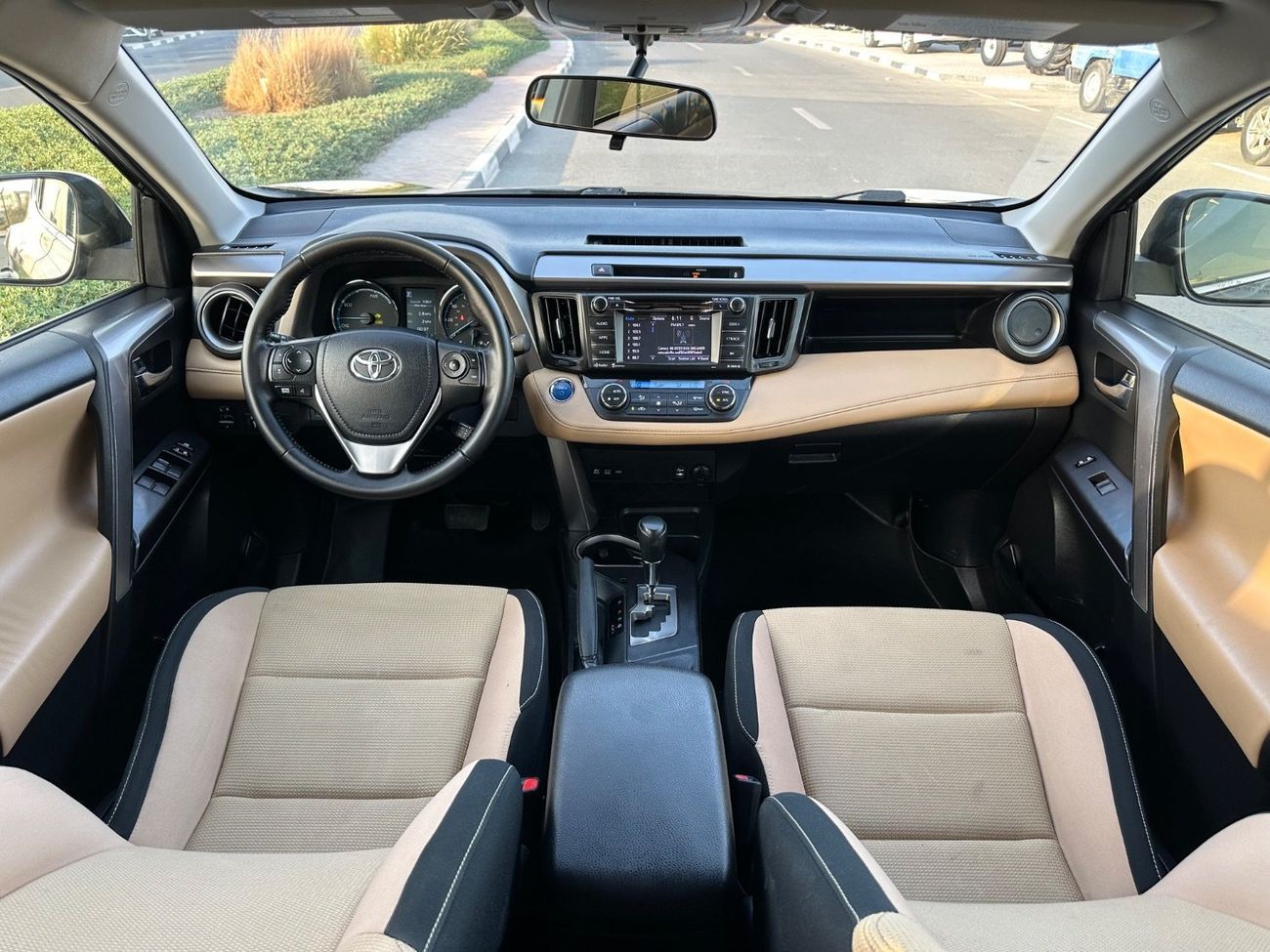 Toyota RAV4 Hybrid XLE Sunroof, push start full option