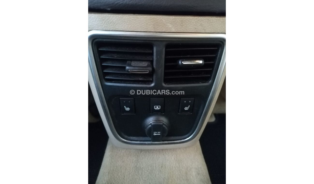 كرايسلر 300 موديل 2014  محول 2021رادار بصمة  وارد مثبت سرعة تحكم رنجات حساسات جناح خلفى بحالة ممتازة